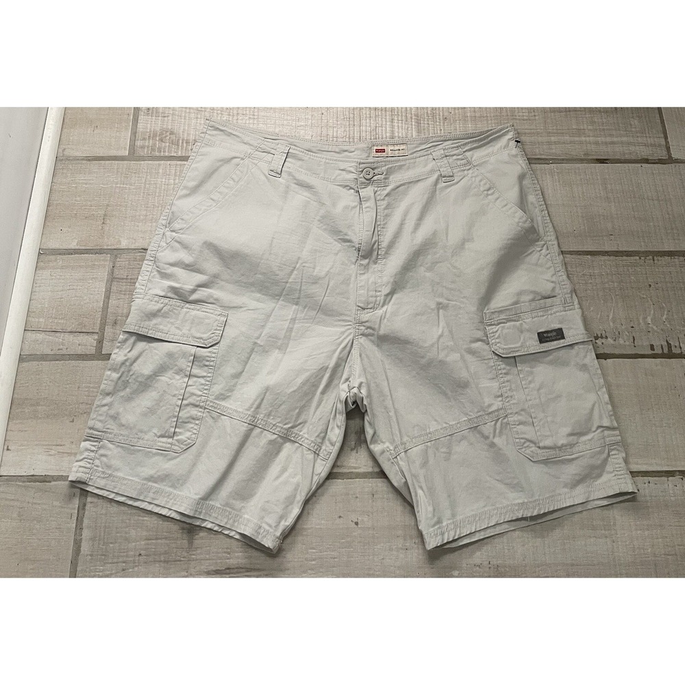 Men's Wrangler Relaxed Fit Flat Front Carpenter Khaki Beige Shorts 42x10 (41x9)